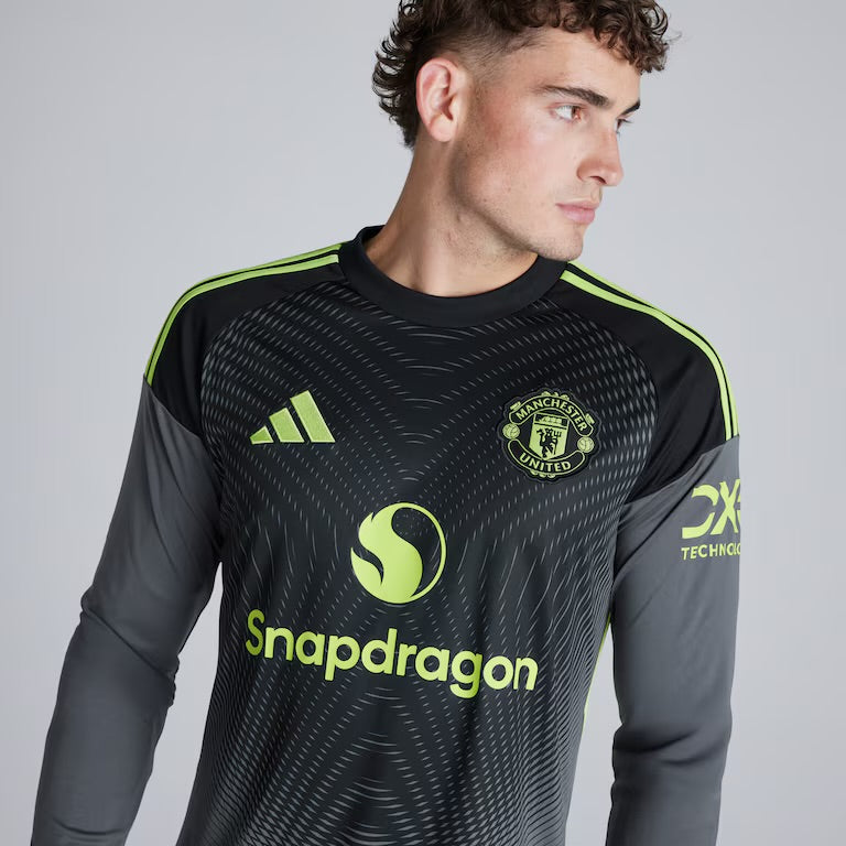 Manchester United 25/26 Goalkeeper Long Sleeve Shirt
